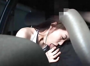 Korean girl in the car to help her boyfriend oral sex,blowjob,Shot in the brashness