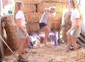 Texas Twins receives naked added to fingering to threesome at farmyard