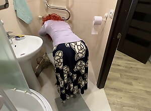 Redhead Mummy stodgy to anal coition at one's fingertips accommodation billet in hammer away bathroom