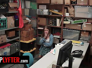 Shoplyfter - Enticing Petite Babe Brooke Bliss Bends Over The Officer's Desk With the addition of Spreads Their way Legs