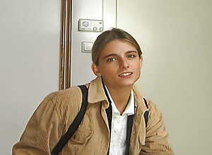 young brunette Twenty one age old stript vor der kamera beim casting