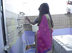 INDIAN DESI BHABI Xxx FUCK Up PLUMBER AT BATHROOM