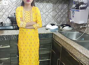Desi Bhabhi cookhouse me khana bana rhi thi tbhi dever ne piche se Li bhabhi ki