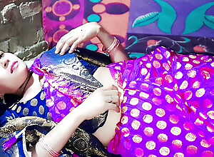 Comely bride in Banarasi saree had a lot be useful to fun in the sex room.